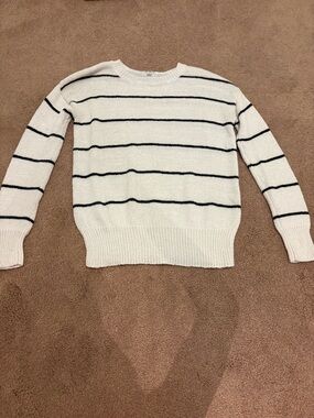 🌸3 for $25 BB Dakota Striped Crewneck knit Sweater in White and Black size small